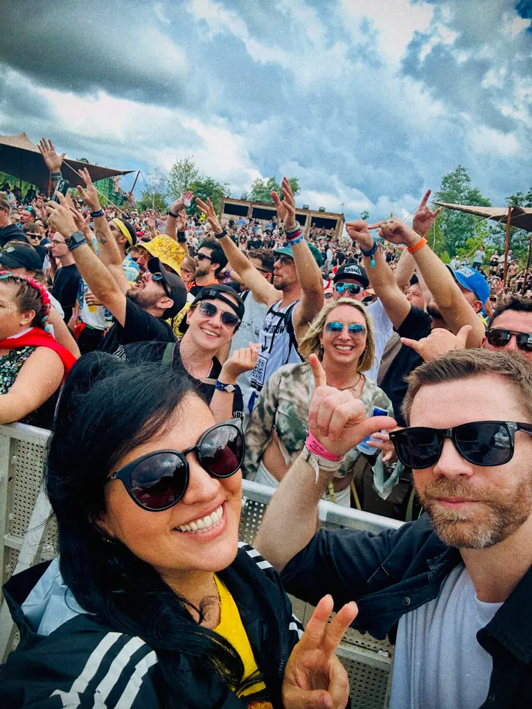 VASSY among few Australian women to top ARIA Club Chart