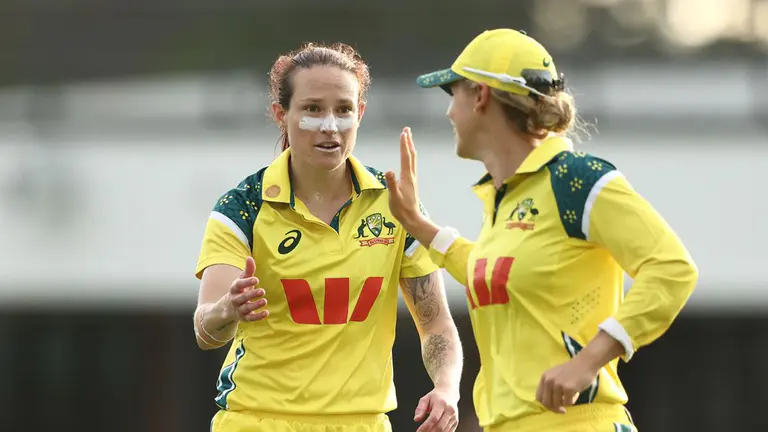 Schutt's Brisbane heroics push case for T20I recall
