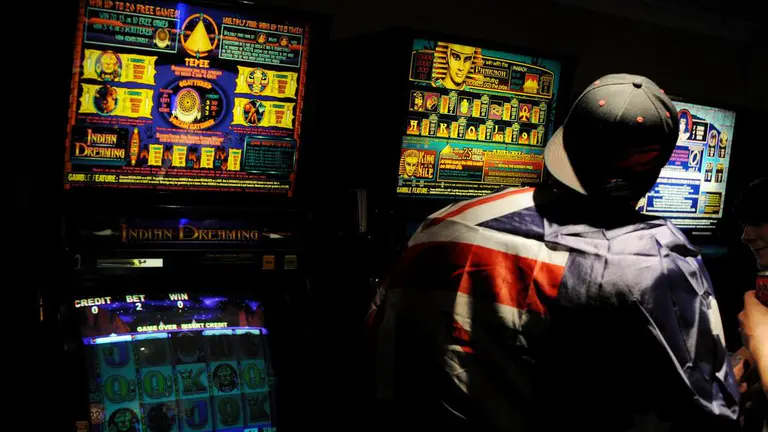 'Reverse ATMs': pokies panned for harm as reforms urged