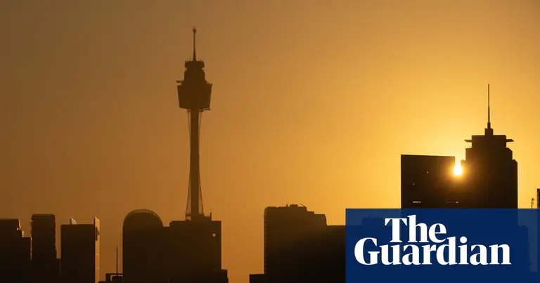 Total fire ban for Sydney, with high temperatures and risk of bushfires from ‘dry lightning’