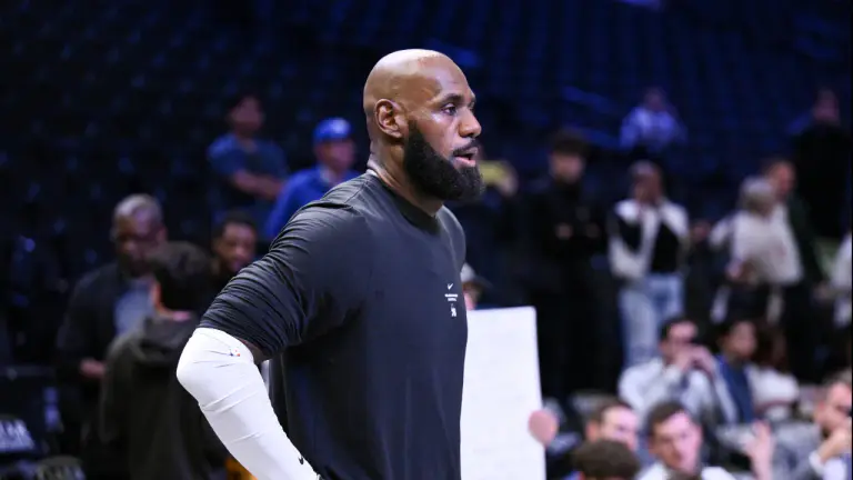 保罗·托雷 (Pablo Torre) 调查勒布朗·詹姆斯 (LeBron James) 与 Fanatics 直升机事件