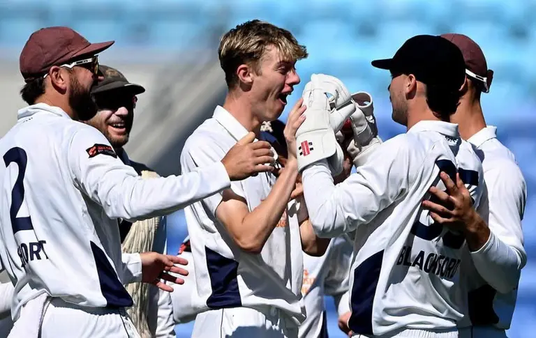 Harry Hoekstra breaks through again for Victoria on Day Three