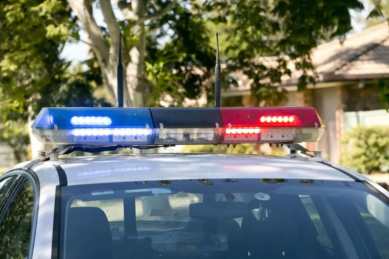卡皮科尼亚地区多起可疑火灾，警方呼吁公众提供线索