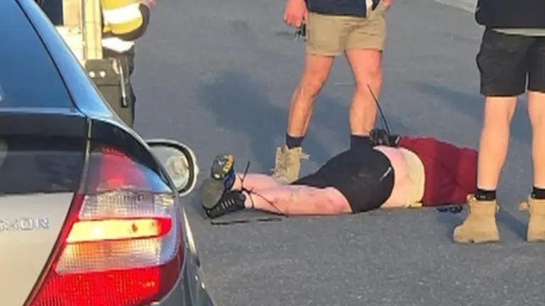 Axe-wielding man tackled by tradies after alleged carjacking attempt in Melbourne’s north