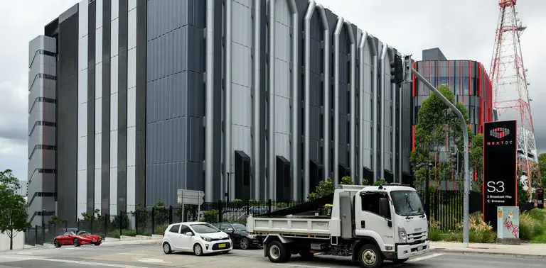 Shares in this data centre company are down 40% as investors lose faith in the AI story