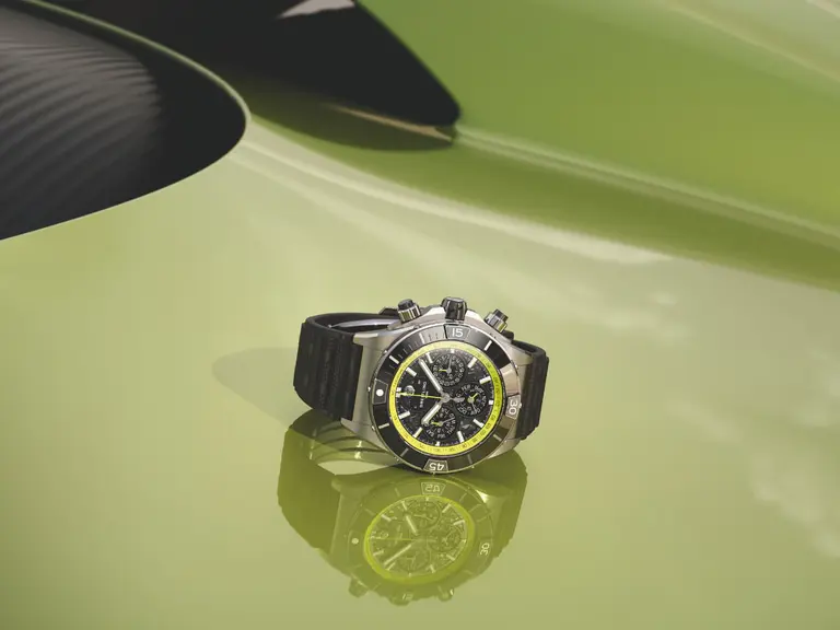 Aston Martin Valhalla 오너라면 주목: Breitling의 전용 Super Chronomat 제안