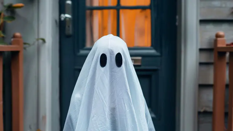 Ghost-hunter terrorised by blood-chilling spook
