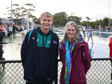 Homegrown netball star signs on again with Power
