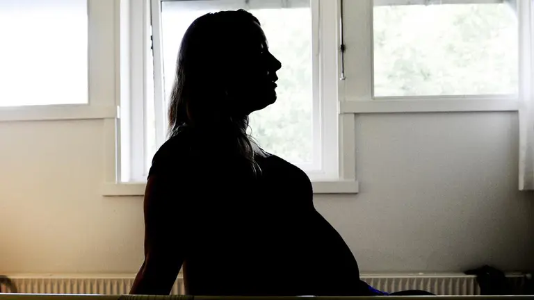 Woman sees doctors with mystery lump one day before surprise labour
