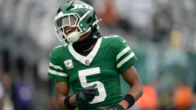 Garrett Wilson's frustrations with Geno Smith caught on camera during Jets' loss to lowly Dolphins