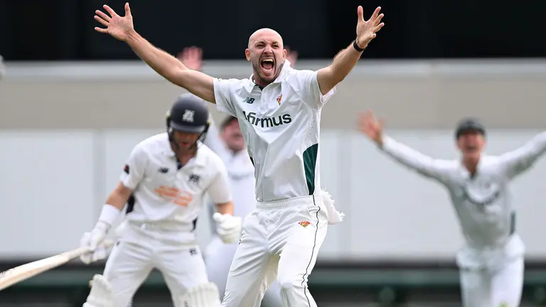 Wickets tumble to leave Tigers-Vics clash evenly poised