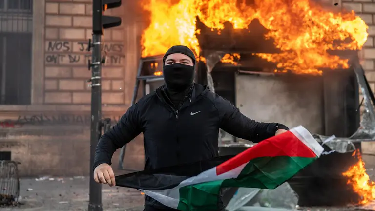 France riots: Synagogue vandalised as violent protests escalate and Jewish leaders demand action