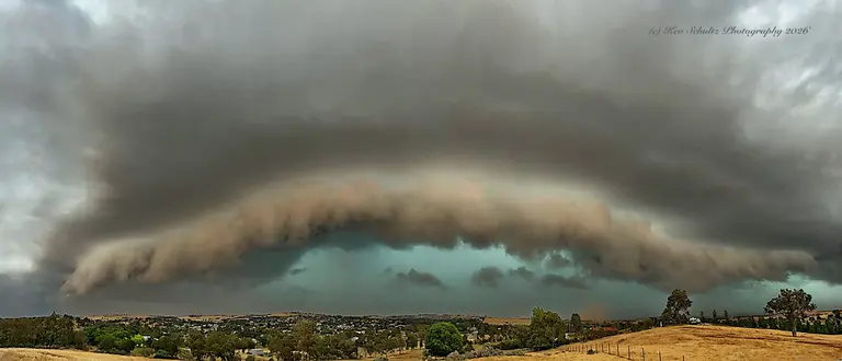 Winds top 100km/h, temperatures plunge as storms sweep Riverina