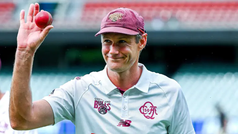Veteran quick marks Bulls return with five-wicket haul