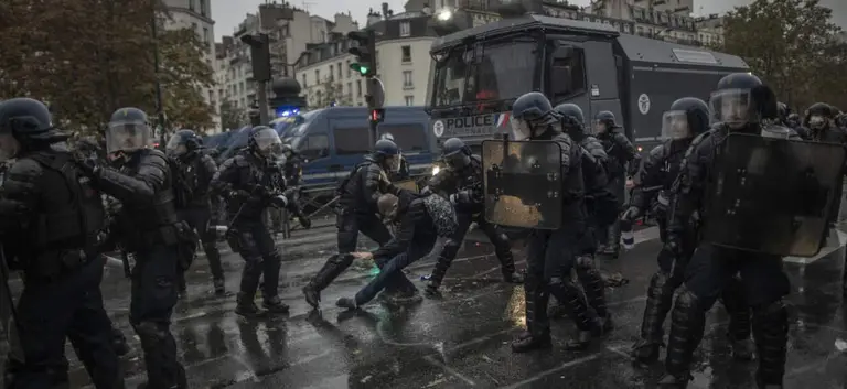 Nearly 1,000 arrested as fresh clashes erupt across France