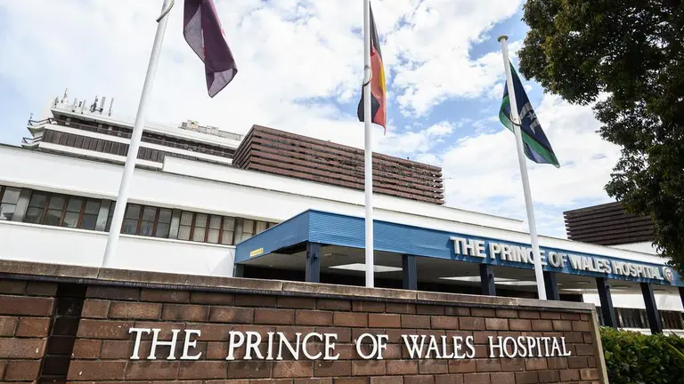 시드니 병원서 환자가 남성에게 불 붙였다는 혐의로 체포 Prince of Wales Hospital(시드니 웨일스 공 병원)