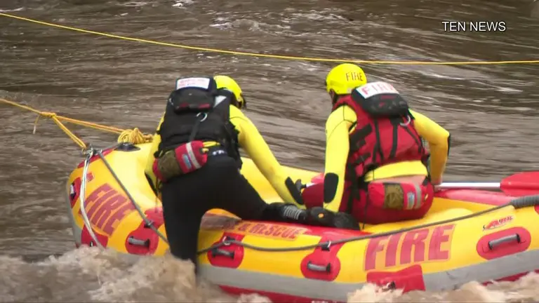 Over 300 calls for help after rain pummels southeast Queensland with conditions set to ease