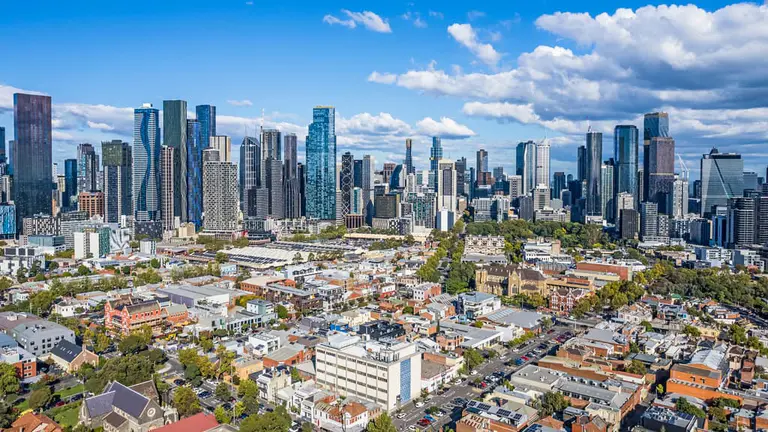 Falling Melb house prices fail to help buyers as mortgage rates bite