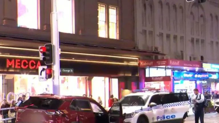 Wild scenes after stolen car in Sydney CBD sparks dramatic crash