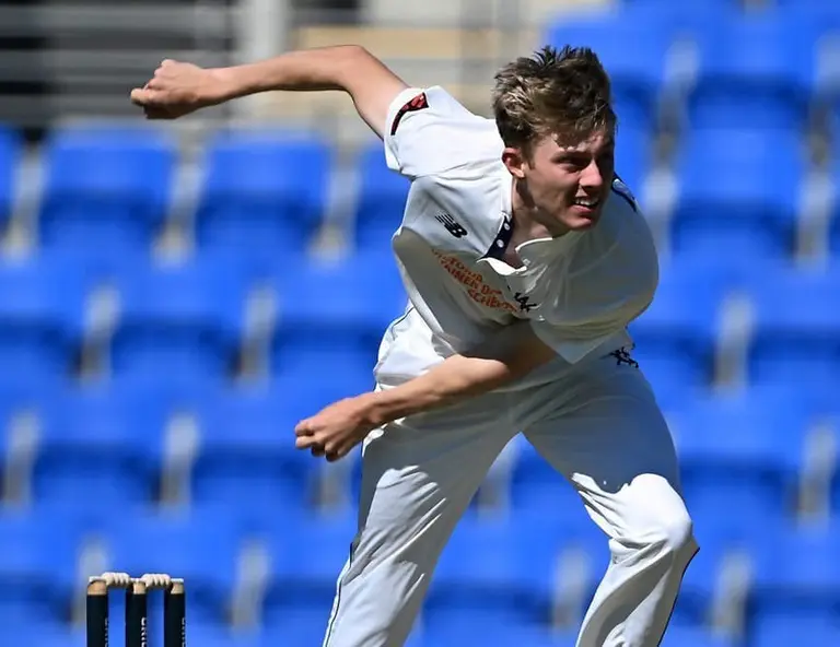 Fiery welcome for Harry Hoekstra as Vics trail Tasmania in Hobart