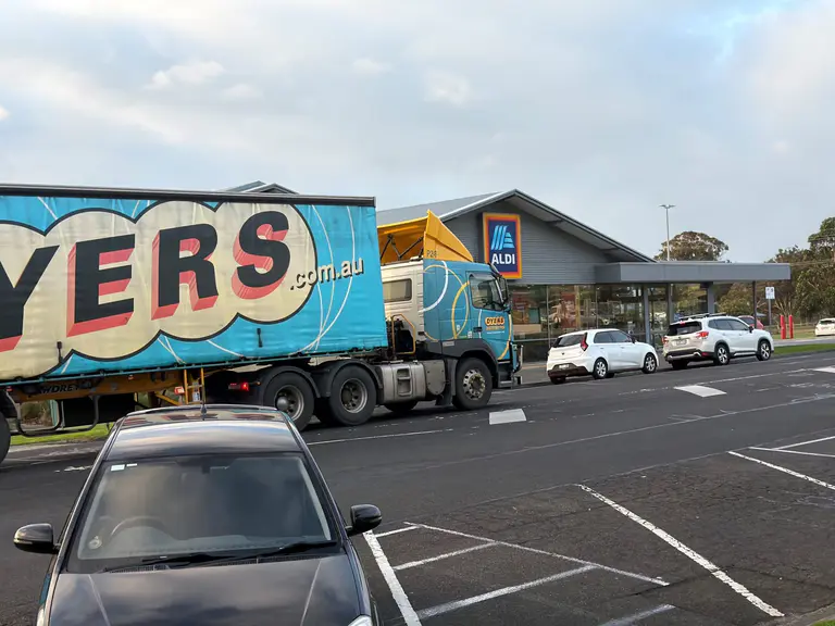 Traffic chaos avoided – Council listens to Murray Street traders