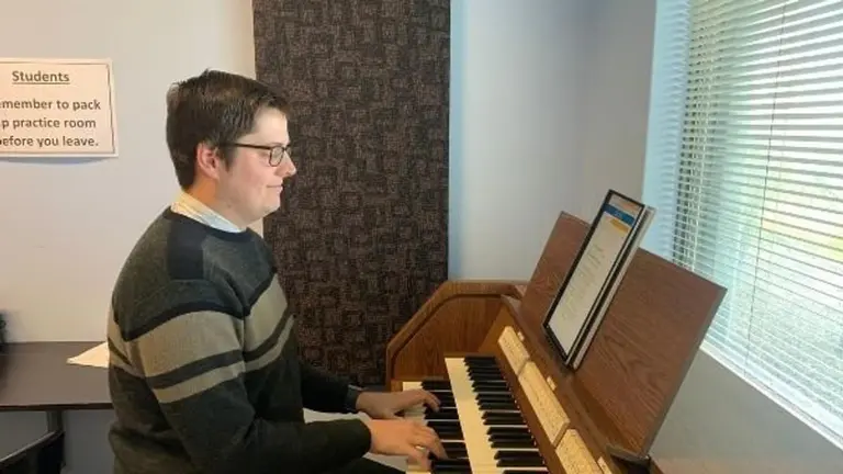 Perth music teacher David Hicks charged with more child abuse offences after more alleged victims identified