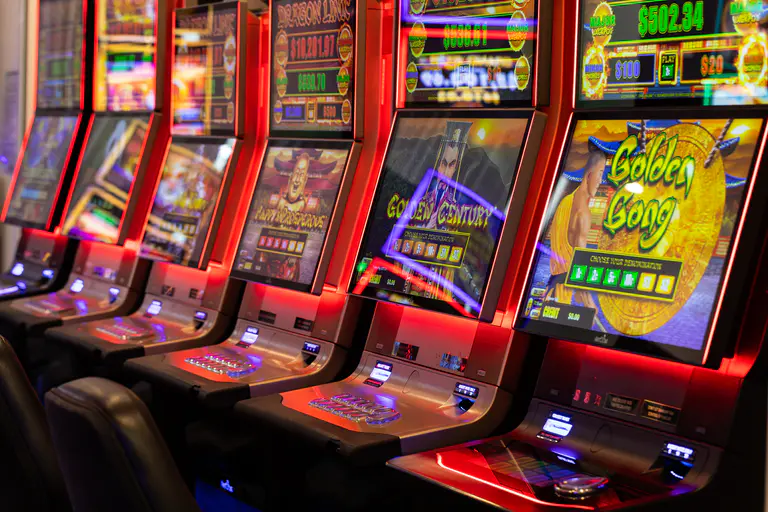 ID checks, spending limits and cashless pokies: ACT Government introduces major gambling bill