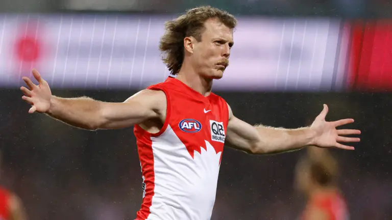 'Football romance' sees North Melbourne poised to land 'big fish'