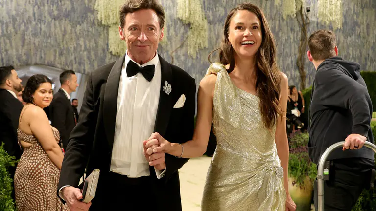 休·杰克曼 (Hugh Jackman) 与苏顿·福斯特 (Sutton Foster) 的秘密纽约婚礼内幕