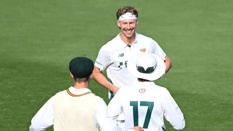 Late wickets give Tasmania the edge against Victoria