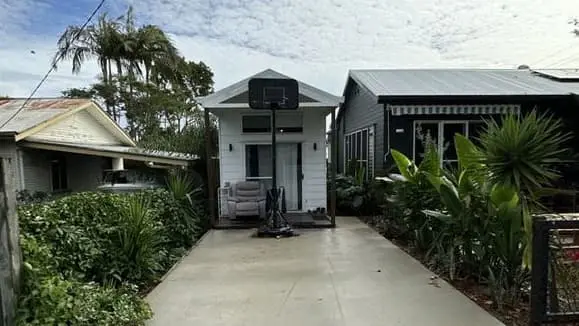 Homeless Queensland man blasts $480-a-week driveway rental