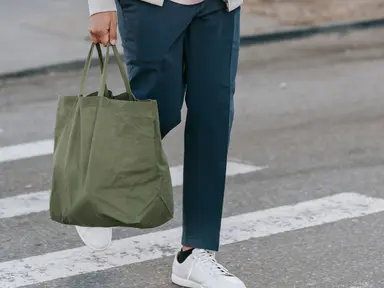 9 Best Men’s Tote Bags for Work, Weekends & Style