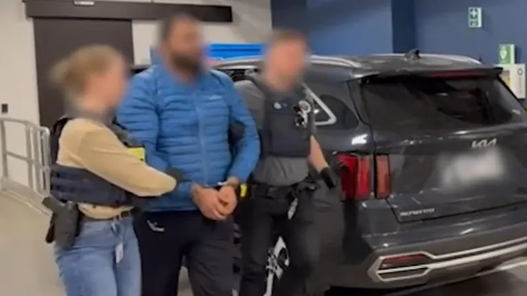 Man charged after alleged attempt to take woman and children out of Australia through Melbourne Airport