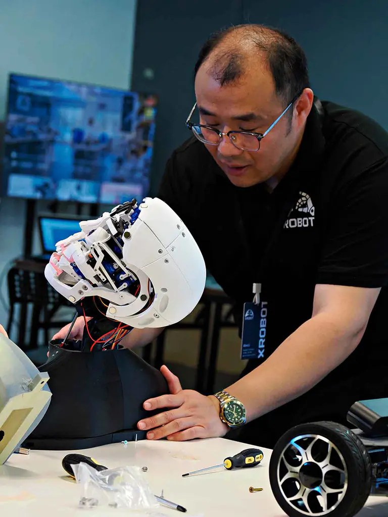 Robots, drones and big ideas land in Underwood