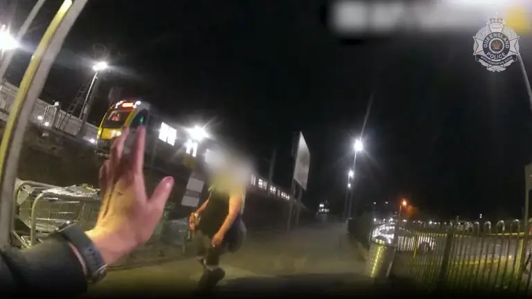 伍德里奇 (Woodridge) 谋杀案受害者托尼·库 (Tony Cue) 被确认，嫌疑人被捕影像公布