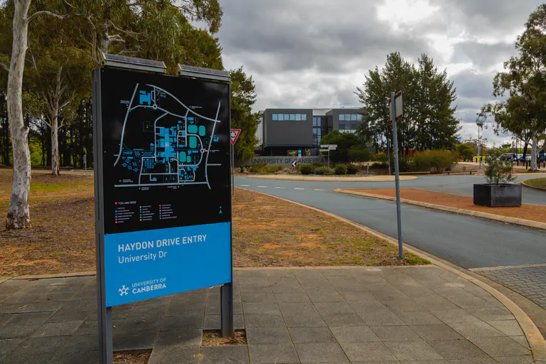 堪培拉大学 (University of Canberra) 临时员工获得新的工资协议，养老金增加 17%