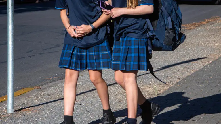 Victorian government vows to ban smart glasses across all schools