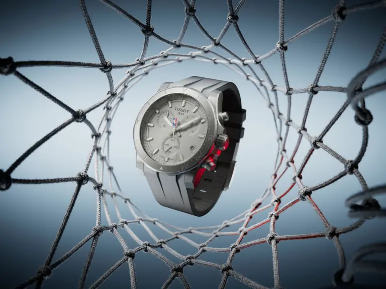 티쏘 (Tissot)의 새로운 775달러 NBA 크로노그래프, 더 작고 가벼워졌으며 전체적으로 회색으로 출시