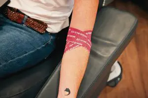Red Cross vants (needs) to suck your blood