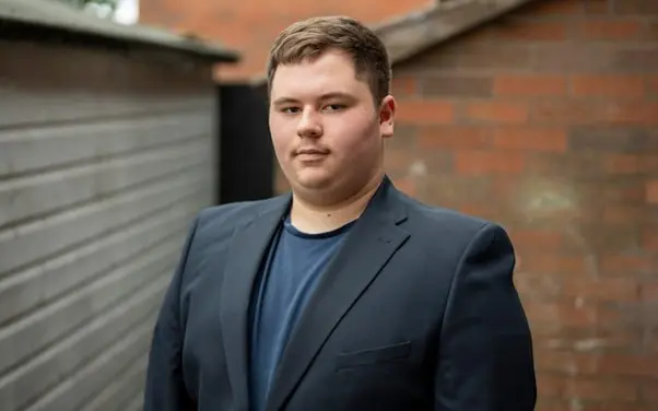 Precious Pommie councillor offended by rabbit ears, sends in the cops