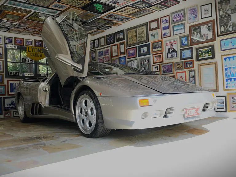 罗德·斯图尔特 (Rod Stewart) 的 1998 年兰博基尼 Diablo VT Roadster 在澳洲拍卖