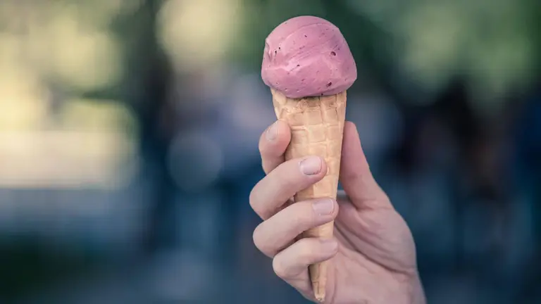 Ice cream parlour defends staff in sweary rant