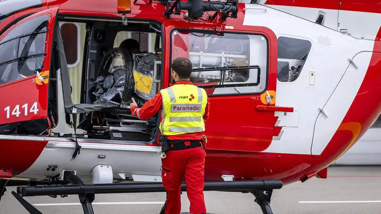 Nigeria Ebola patient, spouse arrive at Swiss hospitals