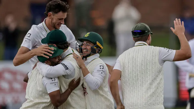 Proteas surge to innings triumph in epic turnaround over Aussies