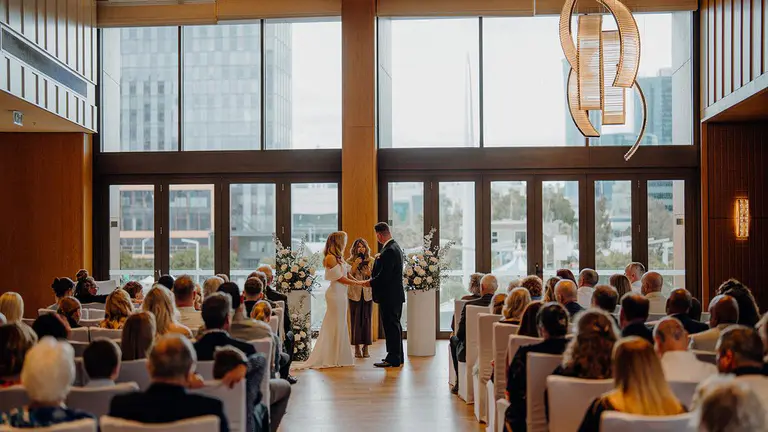 本周婚礼：漫长的订婚终于迎来甜蜜婚礼