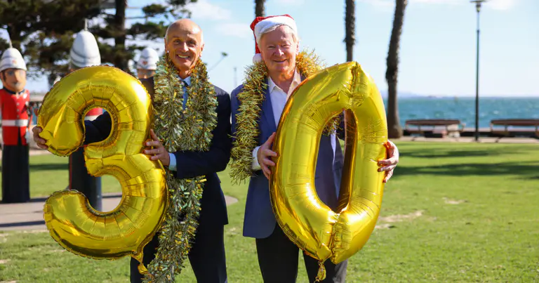 A Christmas tradition turns 30 as Denis Walter brings festive cheer to Geelong