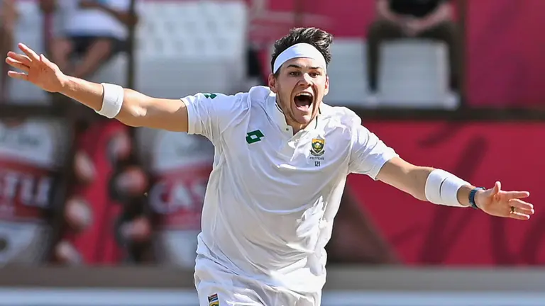 'Enforcer' Coetzee recalled as Proteas name XI for decider