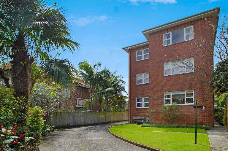 Exclusive: Mosman home owners list prime Bradleys Head Rd block to developers.