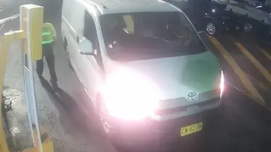 친구, 경찰관에게 살인 사건 역할 은폐를 요청했다는 주장 부인