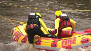 Over 300 calls for help after rain pummels southeast Queensland with conditions set to ease